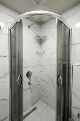 Suite, Kara ve Havuz Manzaralı, Balkonlu