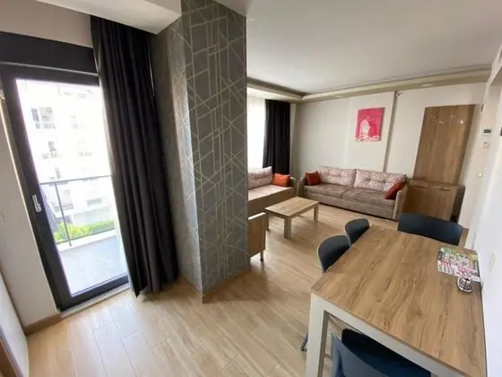 Suite, Kara veya Havuz Manzaralı, Balkonlu
