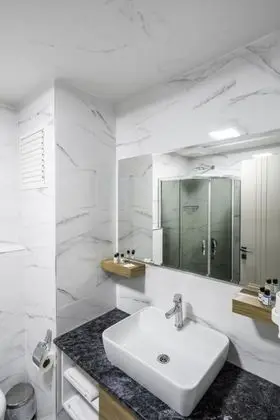 Suite, Kara veya Havuz Manzaralı, Balkonlu