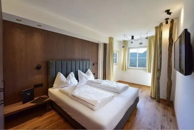 Deluxe Tek Büyük Yataklı Oda (New Comer)