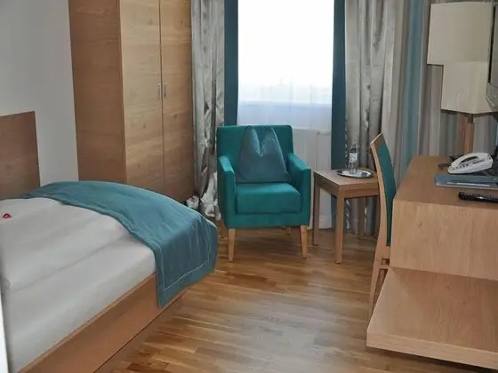 Basic Büyük Yataklı Tek Kişilik Oda