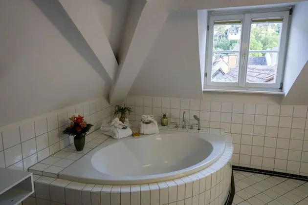 Business Büyük Yataklı Tek Kişilik Oda