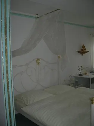 Double Room Gold