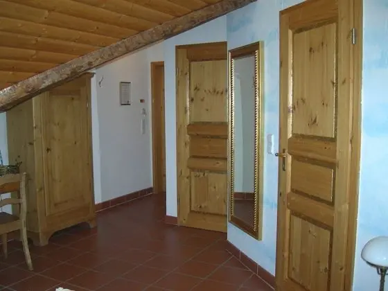 Single Room Gold