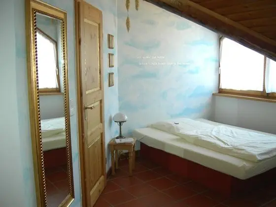 Single Room Gold