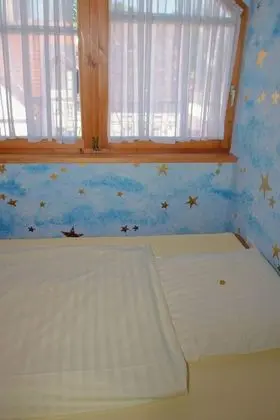 Single Room Gold