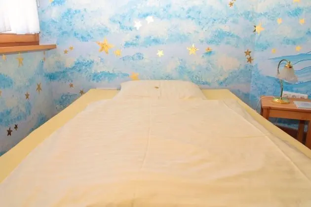 Single Room Gold