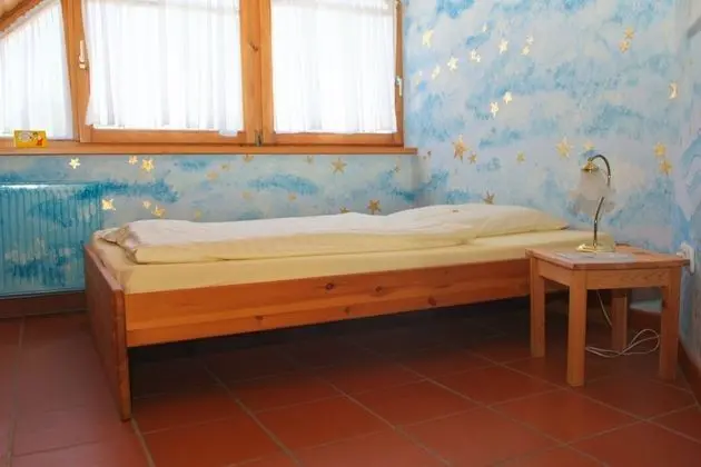 Single Room Gold