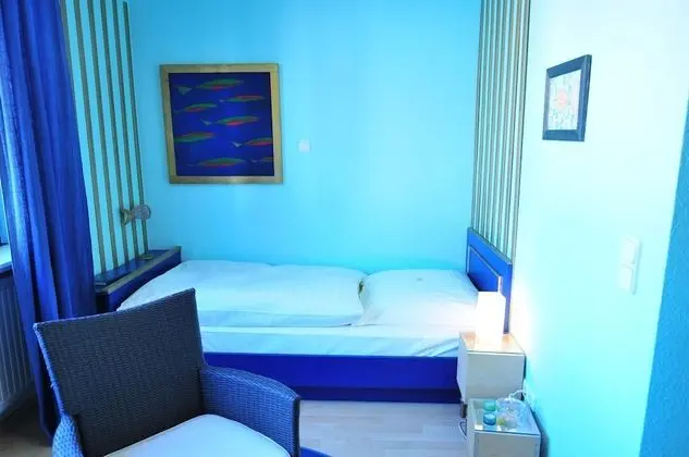 Single Room Gold