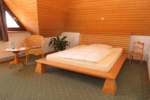 Single Room Gold