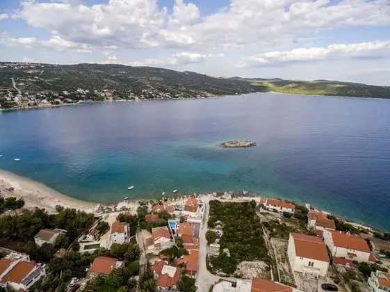 Ev (Goldie - 30 m from beach - H(8+1))