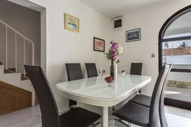 Ev (Goldie - 30 m from beach - H(8+1))