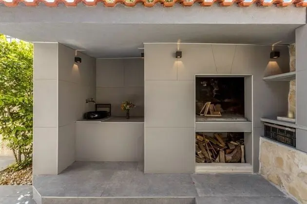 Ev (Goldie - 30 m from beach - H(8+1))