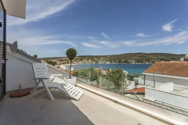 Ev (Goldie - 30 m from beach - H(8+1))