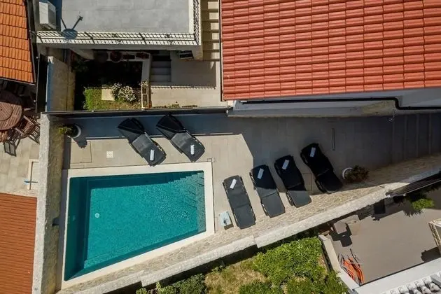 Ev (Goldie - 30 m from beach - H(8+1))