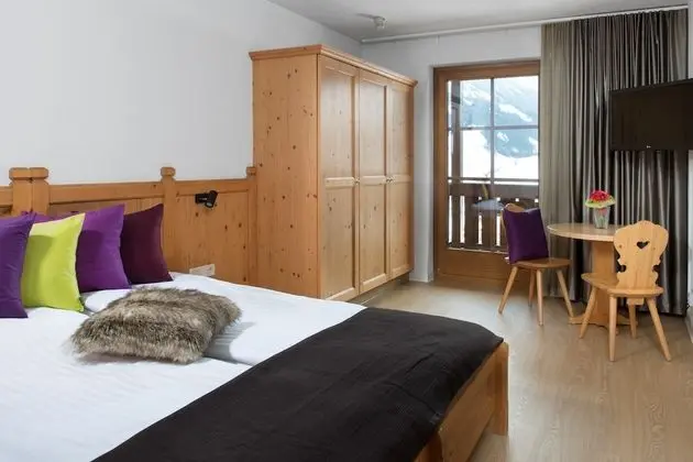 Tek Büyük Yataklı Oda, Balkon, Dağ Manzaralı