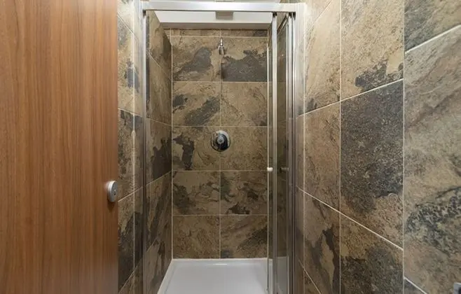Tek Kişilik Oda, 1 Tek Kişilik Yatak, Ortak Banyo