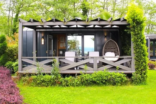 Junior Tiny House, Göl Manzaralı, Verandalı