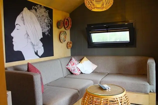 Senior Tiny House, Göl Manzaralı, Verandalı