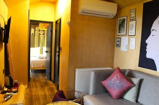 Senior Tiny House, Göl Manzaralı, Verandalı