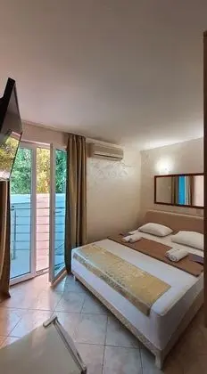 Classic Tek Büyük Yataklı Oda, 1 Çift Kişilik Yatak, Sigara İçilmez, Bahçe Manzaralı
