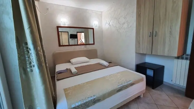 Classic Tek Büyük Yataklı Oda, 1 Çift Kişilik Yatak, Sigara İçilmez, Bahçe Manzaralı
