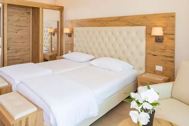 Süit, Kişiye Özel Havuzlu, Göl Manzaralı