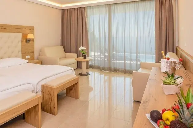 Süit, Kişiye Özel Havuzlu, Göl Manzaralı