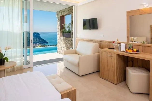 Süit, Kişiye Özel Havuzlu, Göl Manzaralı