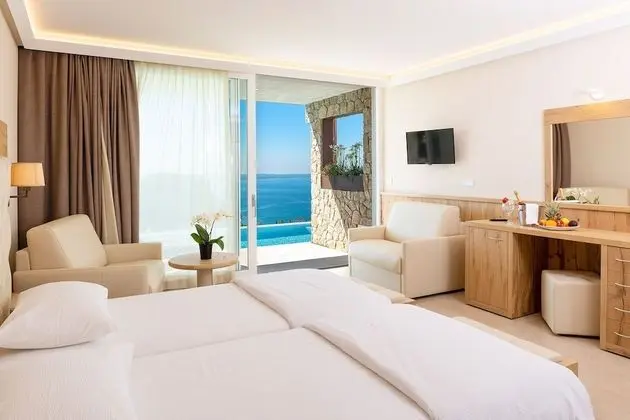 Süit, Kişiye Özel Havuzlu, Göl Manzaralı