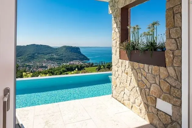 Süit, Kişiye Özel Havuzlu, Göl Manzaralı