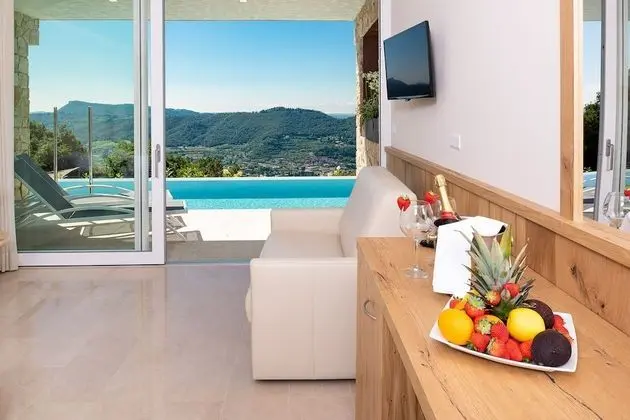 Süit, Kişiye Özel Havuzlu, Göl Manzaralı