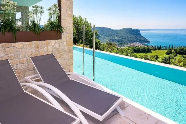 Süit, Kişiye Özel Havuzlu, Göl Manzaralı