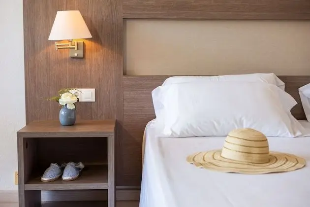 Superior Oda, Havuz Manzaralı (1 adult + 2 children)