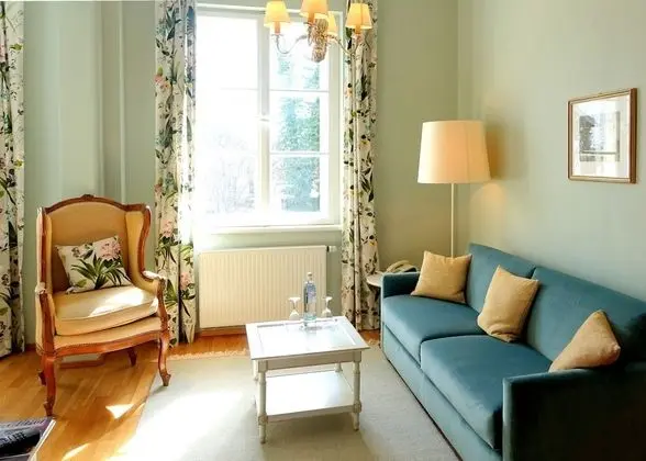 Stüdyo, Göl Manzaralı