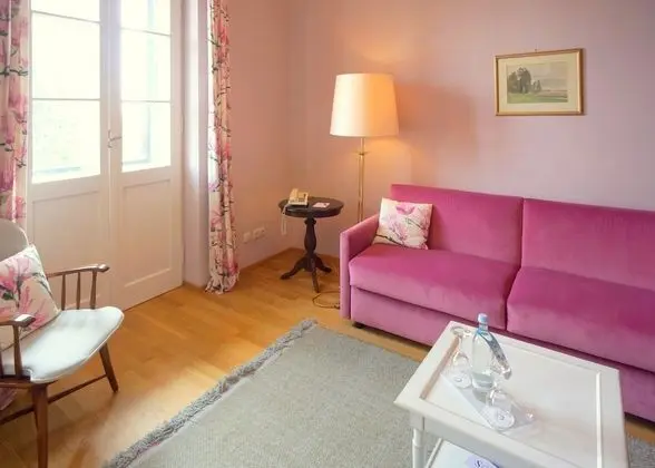 Stüdyo, Göl Manzaralı