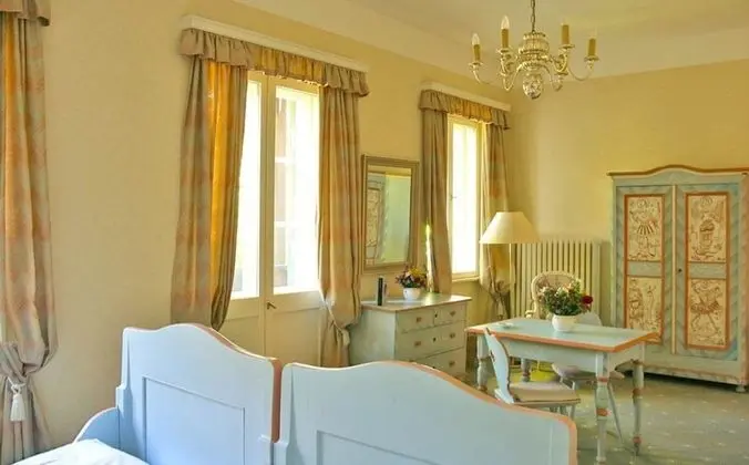 Tek Büyük Yataklı Oda (village view)