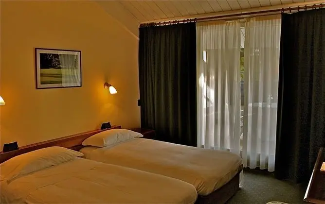 Büyük Yataklı Tek Kişilik Oda