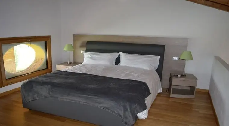 Junior Süit, Ek Bina