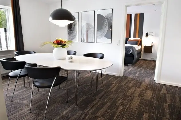 Süit, Sıcak Su Küveti, Göl Manzaralı