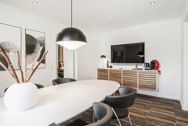 Süit, Sıcak Su Küveti, Göl Manzaralı