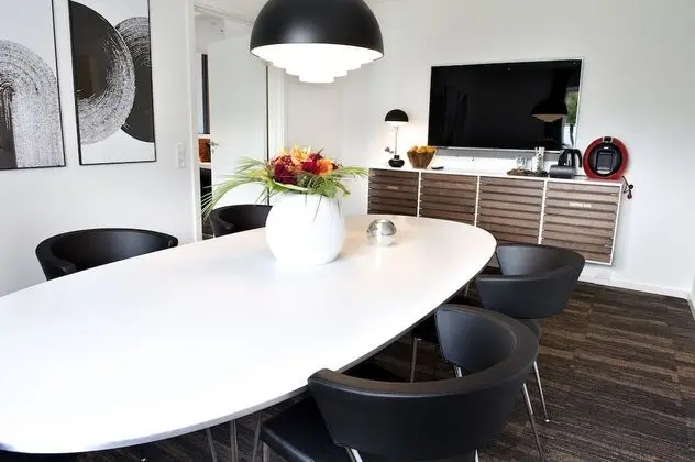 Süit, Sıcak Su Küveti, Göl Manzaralı