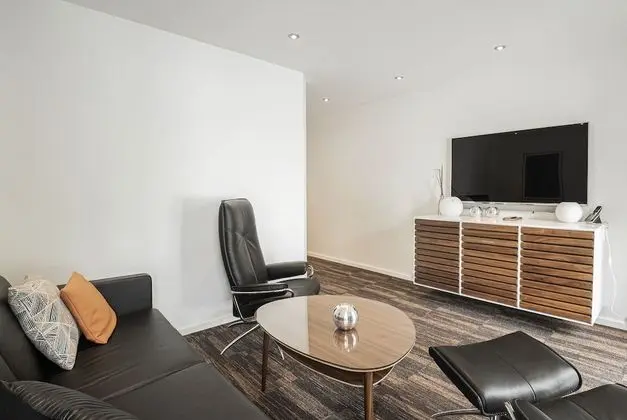 Süit, Sıcak Su Küveti, Göl Manzaralı