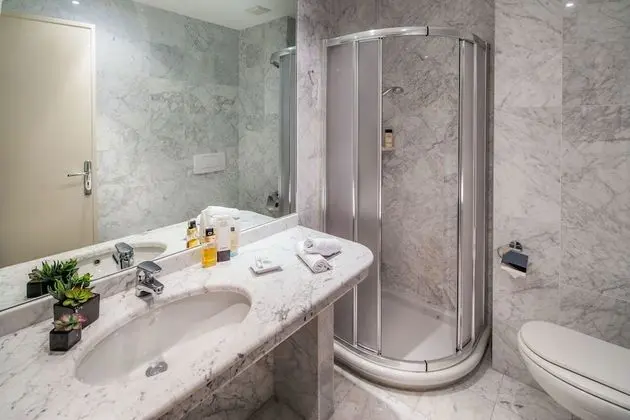 Üç Kişilik Oda, Tepe Manzaralı