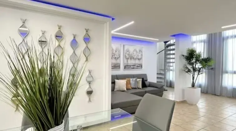 Villa, Plaj Kenarı