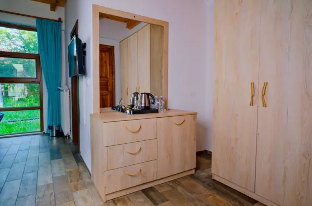 Bahçe Evi, Havuz Manzaralı