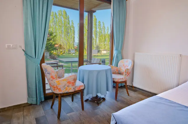 Bahçe Evi, Havuz Manzaralı
