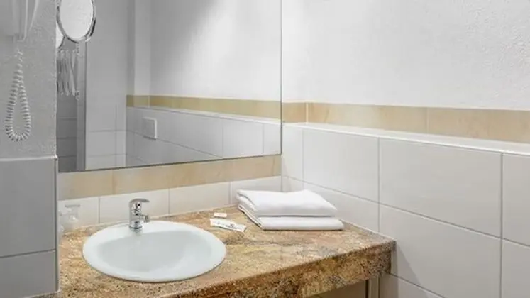 Standard Tek Büyük veya İki Ayrı Yataklı Oda