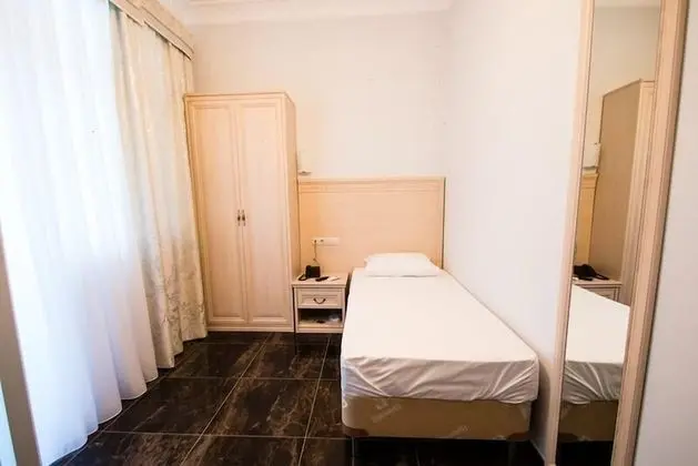 Tek Kişilik Oda, 1 Tek Kişilik Yatak, Sigara İçilmez