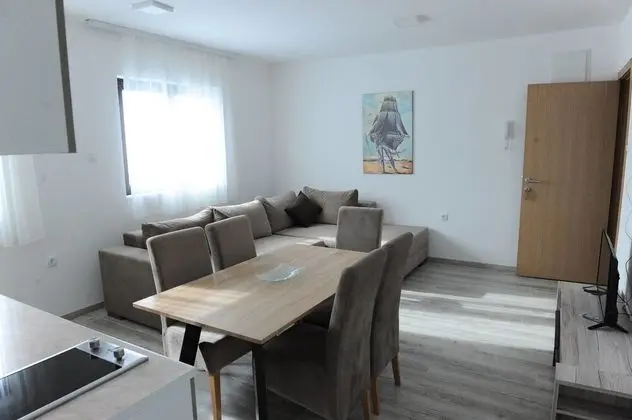 Standard Apart Daire, Dağ Manzaralı